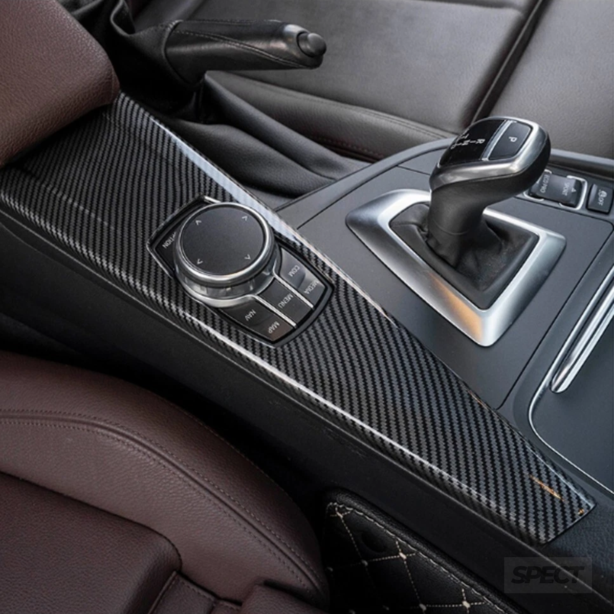 BMW F30/F31/F32 - Hiilikuitu kuvioitu keskikonsolin lista