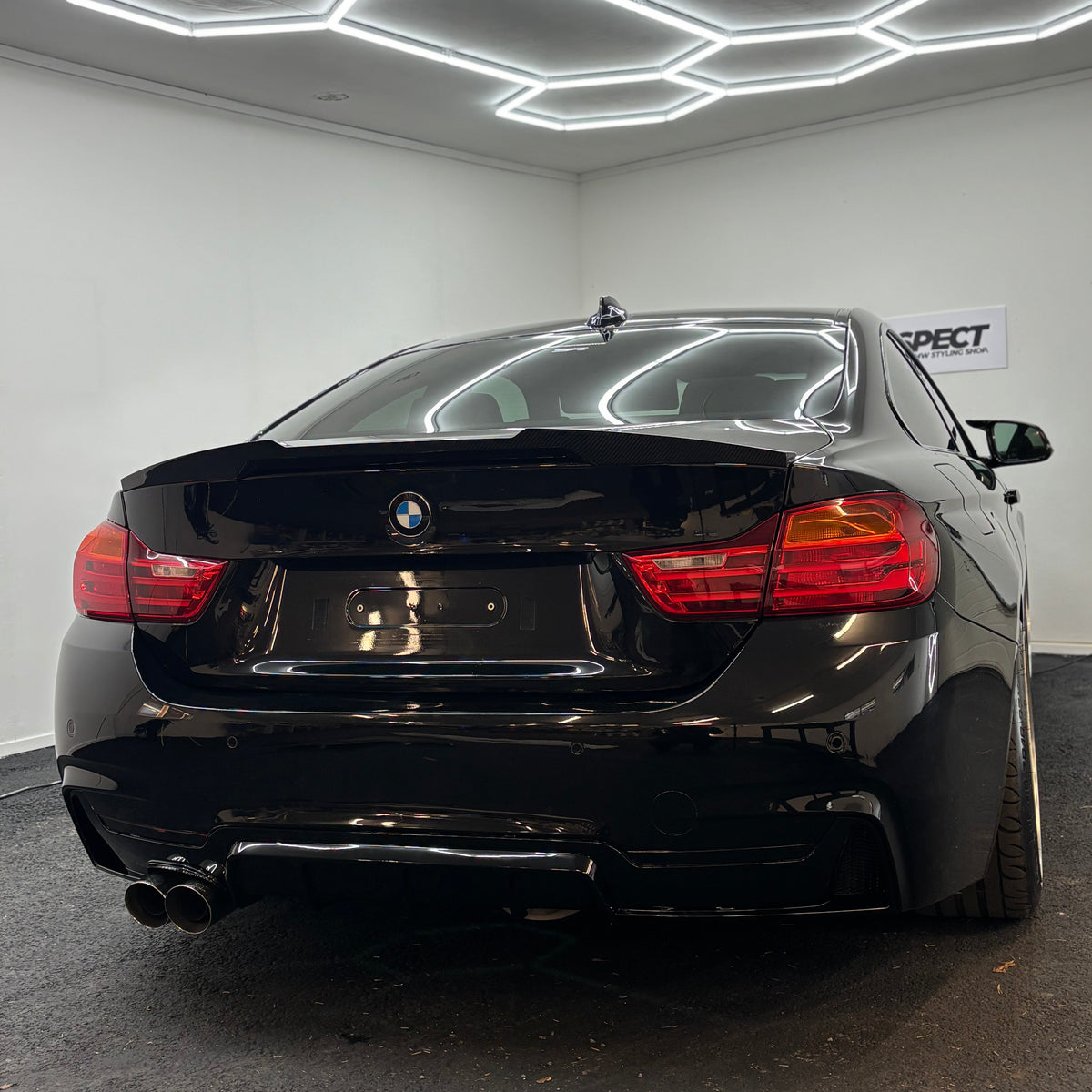 BMW F32/F33/F36 - M-Performance diffuseri kiiltävän musta yhdellä ulostulolla